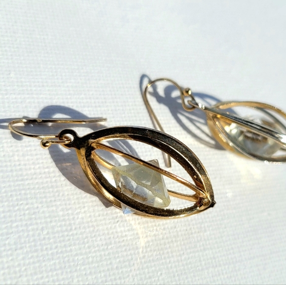💞💗 Vintage Gold Tone Round Faceted Glass Stone Encased Caged Earrings - Picture 5 of 7